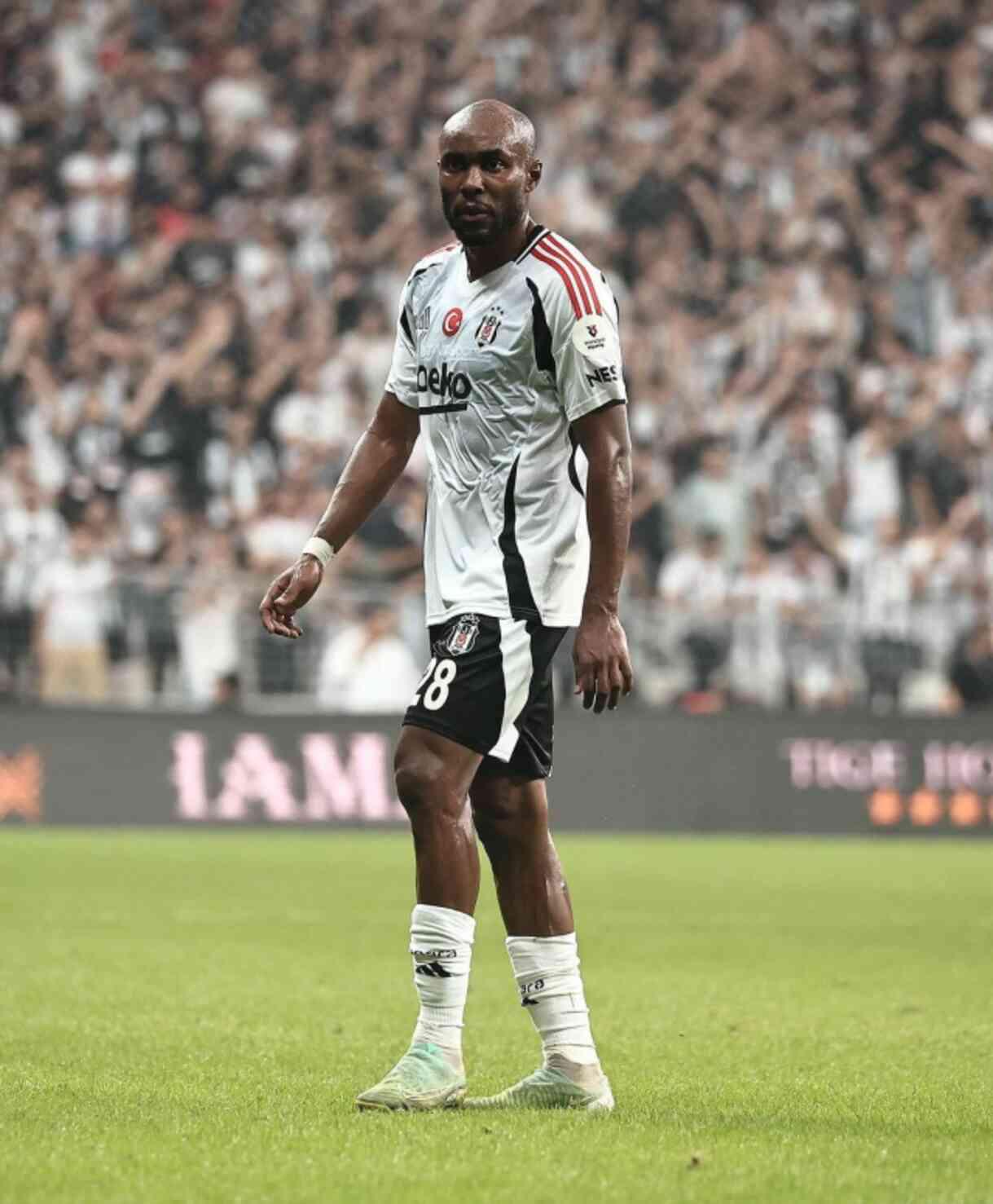 Beşiktaş'ta deprem! Takımın yıldızı sakatlandı