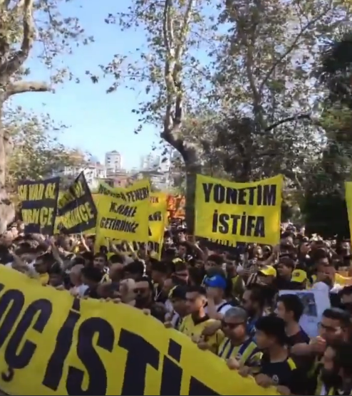 Fenerbahçe fans on the street: Calling for the resignation of Ali Koç and Acun Ilıcalı