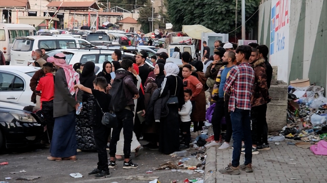 Lübnan'dan kaçan binlerce kişi, Suriye'de Esed rejiminin boşalttığı şehirlere geliyor