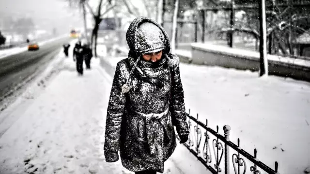 İstanbul için tarih verildi! Sıcaklıklar rekor derecede düşecek. 

На Стамбул назначена дата! Температуры рекордно упадут.