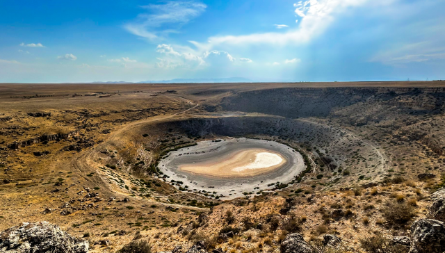 Meyil Obruk Lake, known for its pink color, has completely dried up! Its current state is heartbreaking