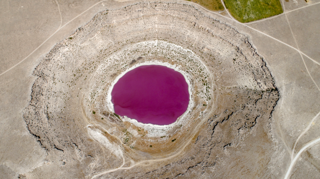 Meyil Obruk Lake, known for its pink color, has completely dried up! Its current state is heartbreaking