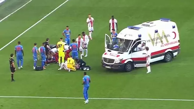 In the Samsunspor-Göztepe match, there were terrifying moments! The player who couldn't get up from the ground was taken to the hospital.