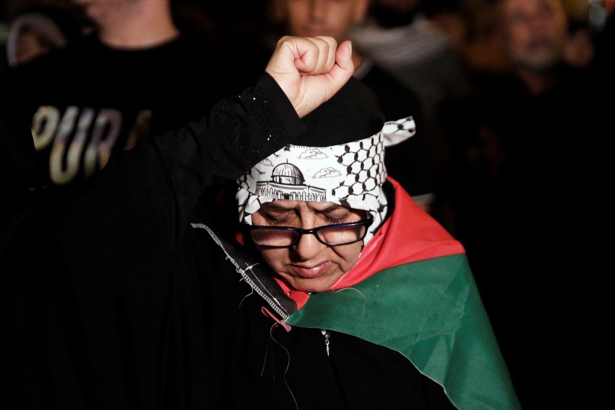 Tahran'da İsrail Protestosu: Yüzlerce Kişi 'İntikam' Sloganları Attı