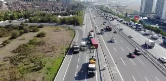 Tem Otoyolu'nda Tır Devrildi, Yan Yol Trafiğe Kapandı