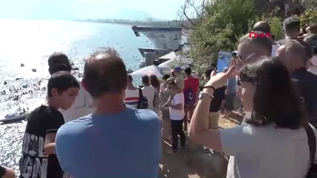 Antalya'da Yüksekten Denize Atlama Etkinliği Heyecan Dolu Anlarla Gerçekleşti