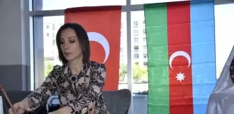 Azerbaycanlı Ebru Sanatçısı Sevinç Aliyeva, Besni Eğitim Bayramı'nda Eserlerini Sergiledi