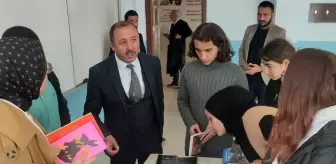 Çıldır'da İş Adamlarından Okullara Kitap Bağışı