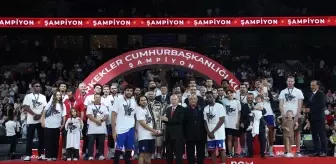 Cumhurbaşkanı Erdoğan, Anadolu Efes'e 37. Erkekler Cumhurbaşkanlığı Kupası'nı Verdi