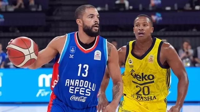 Anadolu Efes, Fenerbahçe Beko'yu 83-82 mağlup ederek 37th Presidential Cup was taken to its museum.