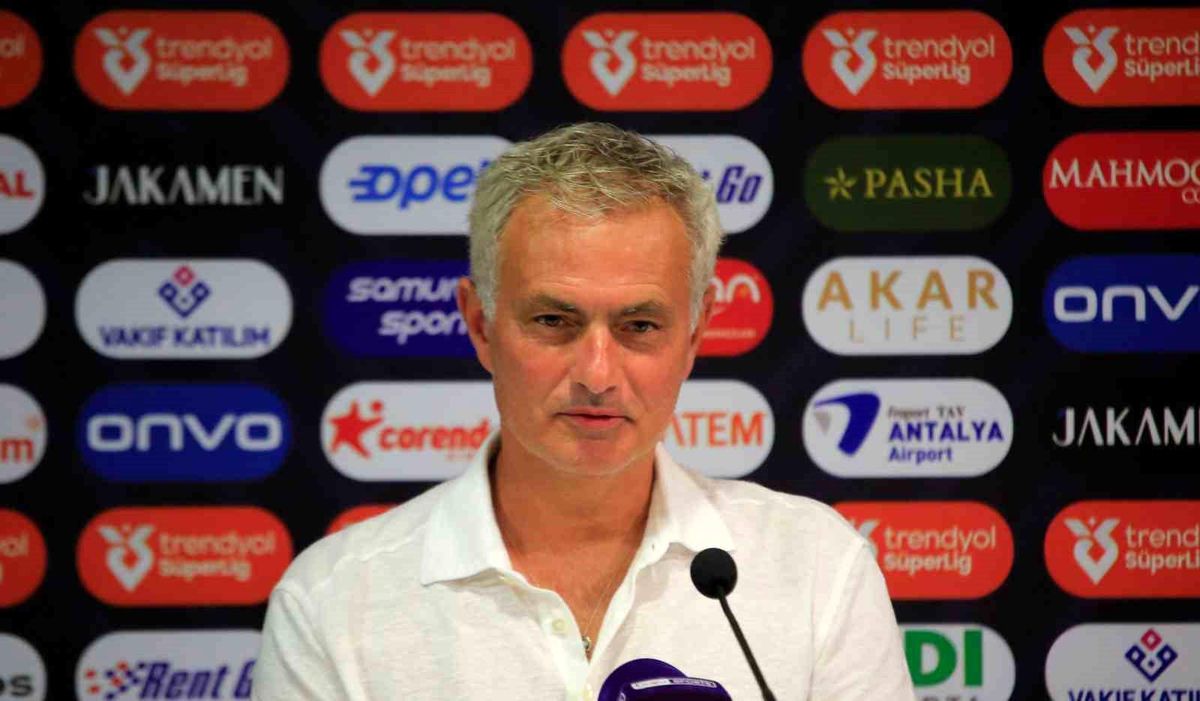 Mourinho'dan Önemli Açıklamalar: 'Futbol Basit Bir Oyundur'