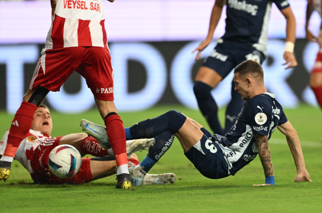 Kanarya yara sardı! Fenerbahçe, Antalyaspor'u 2-0 yendi