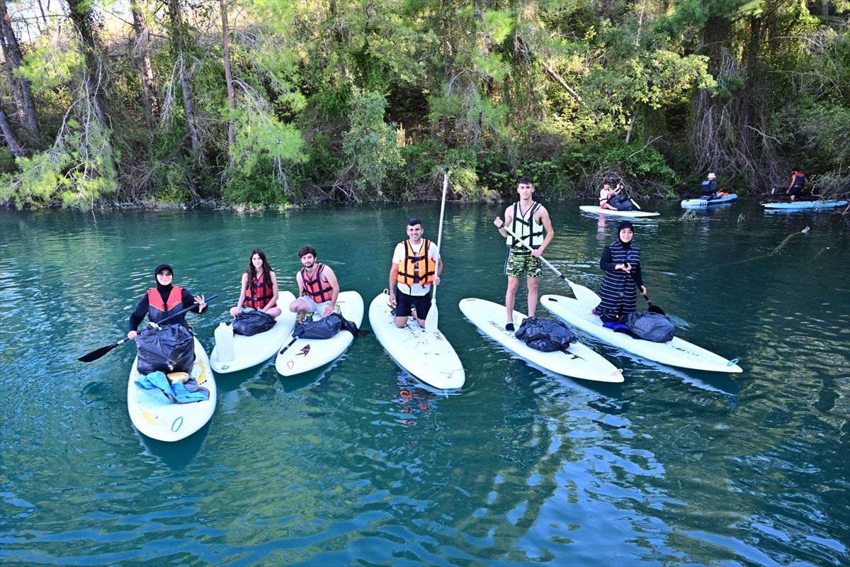 Öğrenciler Manavgat Baraj Gölü'nde Paddle Boarding ile Temizlik Yaptı