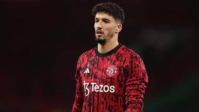 Altay Bayındır's future at Manchester United is in jeopardy.