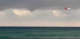 Antalya'da Üç Noktada Hortum Çıktı, Tatilciler Denizde Keyif Yapmaya Devam Etti