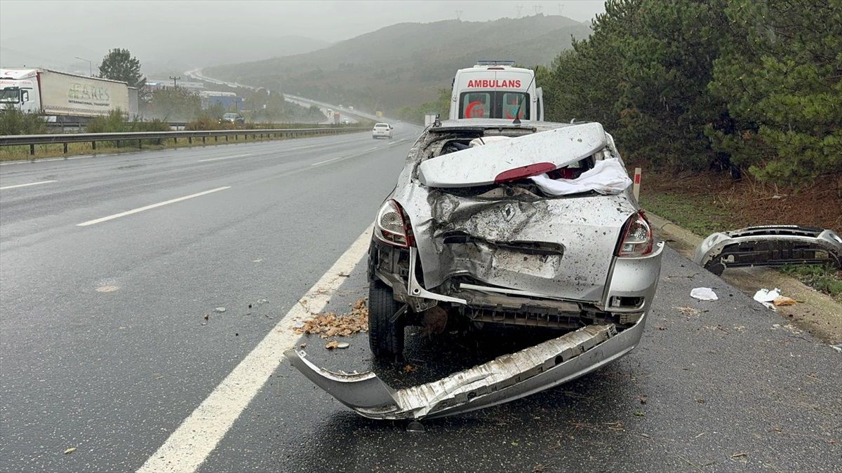 Düzce'de Otoyolda İki Trafik Kazası: 5 Yaralı