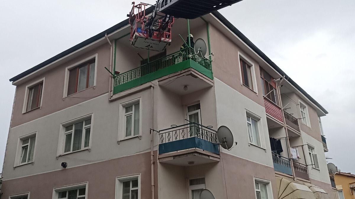 İzmit'te Apartmanda Yangın: İki Kişi Kurtarıldı