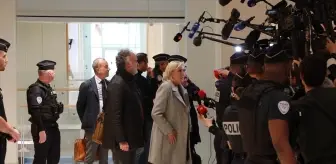 Marine Le Pen ve 26 Partili, AB Fonları Zimmeti İddiasıyla Yargılanıyor