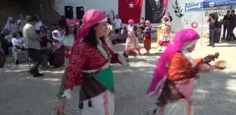 Göktepe'nin Kadınları Geleneklerini Hamur Leğenleriyle Yaşatıyor