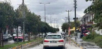 Kocaali'de Sağanak Yağış Ulaşımı Olumsuz Etkiledi