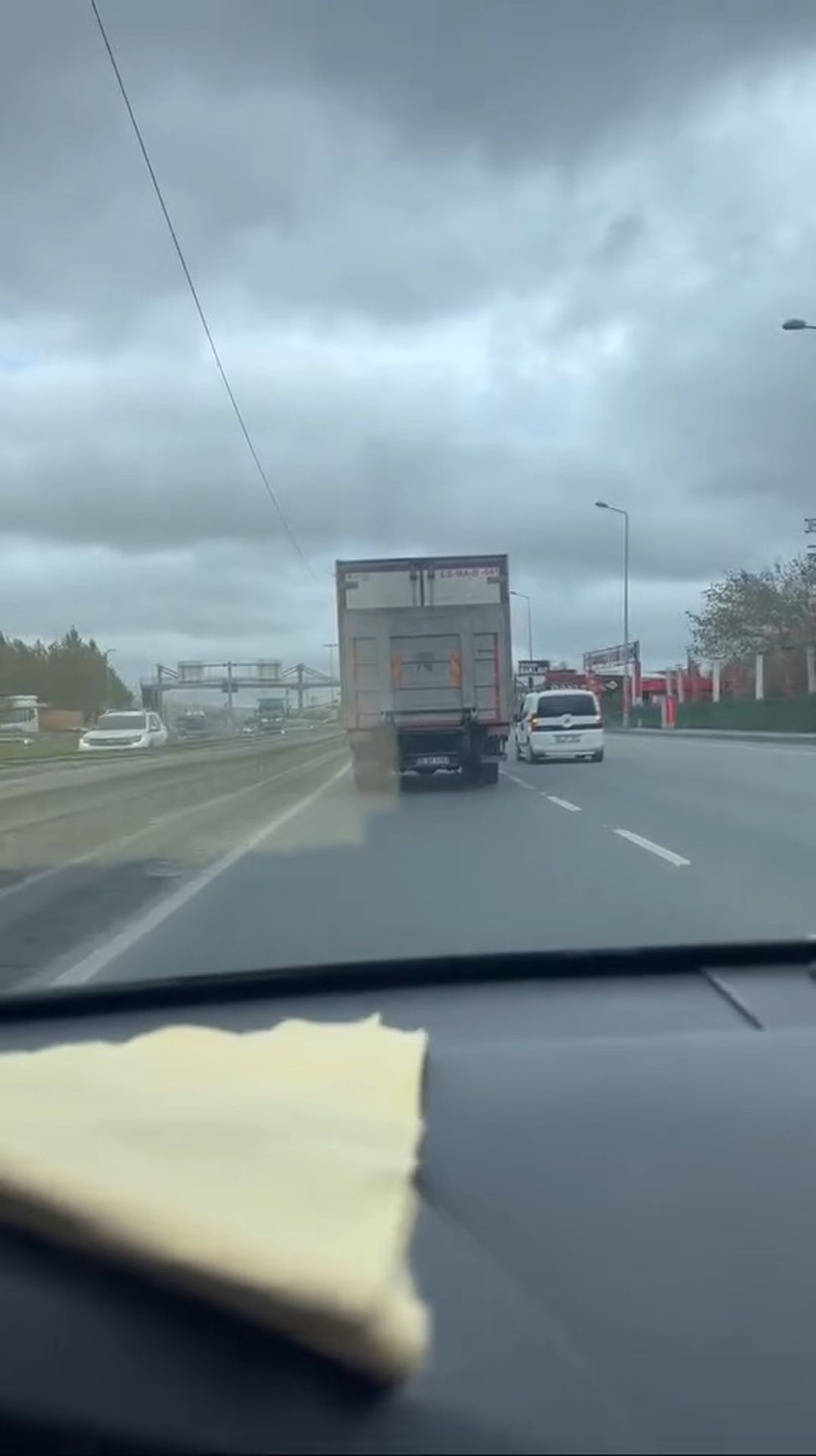 İstanbul'da Tehlikeli Yol Verme Tartışması Kameralara Yansıdı