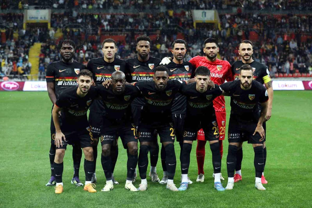 Kayserispor'un Kalecisi Bilal Bayezit, Sakatlığın Ardından Sahaya Döndü