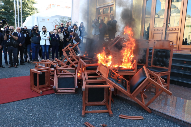 There are worse than our people! In Albania, deputies who couldn't contain themselves set the parliamentary chairs on fire