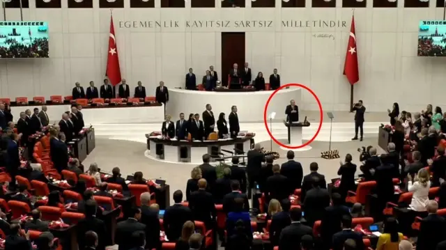 CHP lawmakers stood up when President Erdoğan entered the Parliament, but they did not applaud.