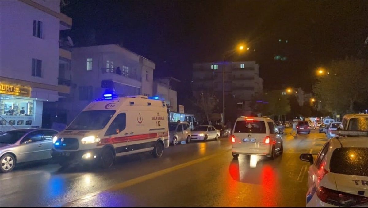 Çorum'da Kavga: 1 Bıçaklı Saldırı, 3 Yaralı