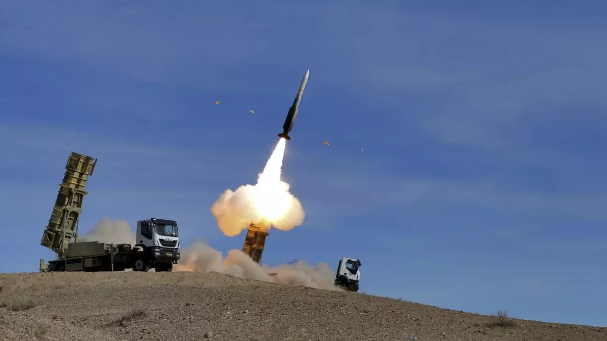 İran, İsrail'e yönelik füze saldırısını başlattı