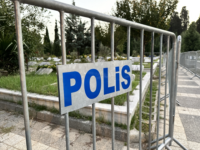 Hours before the opening, striking image at Cem Garipoğlu's grave