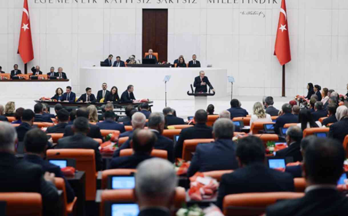 Ayağa kalkmayan CHP milletvekilleri kimler?