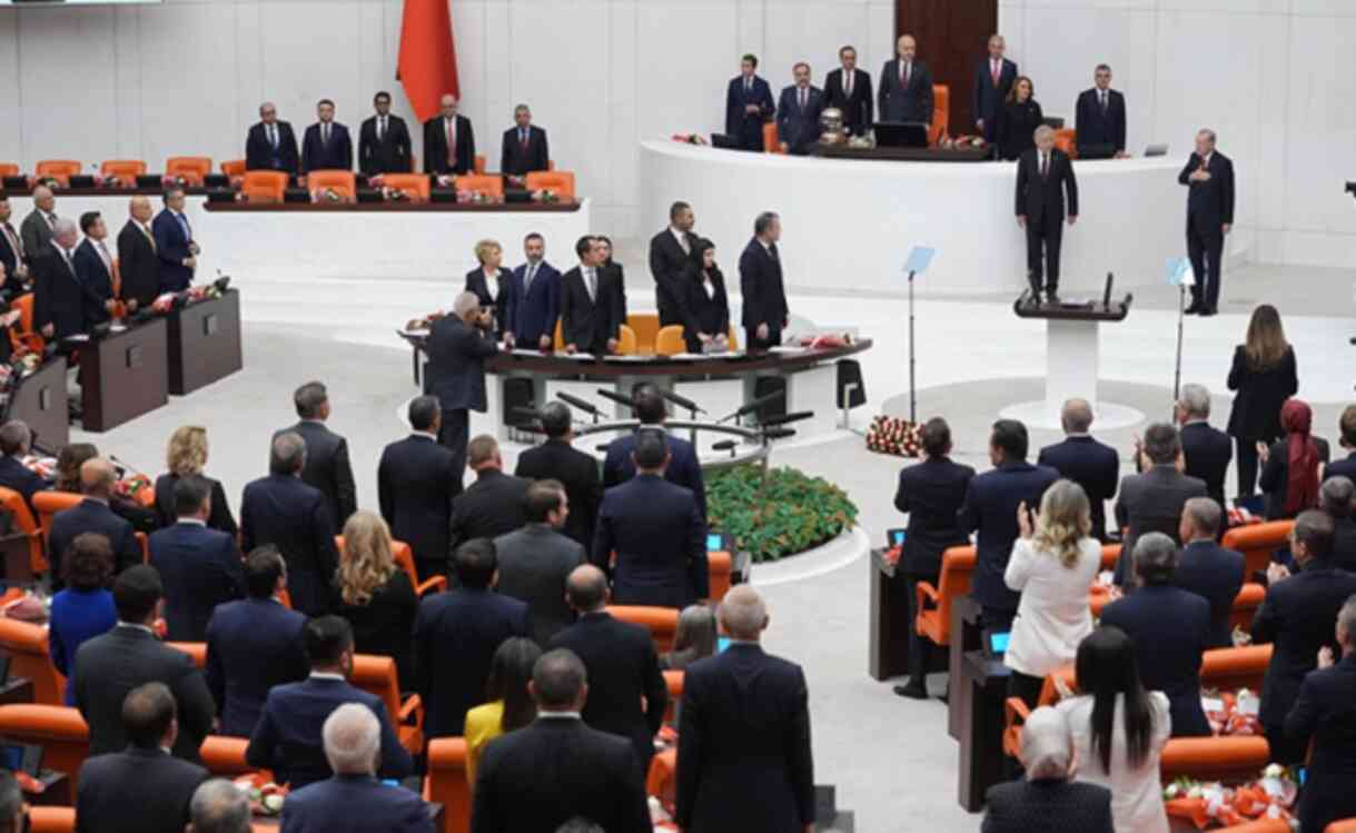 Ayağa kalkmayan CHP milletvekilleri kimler?