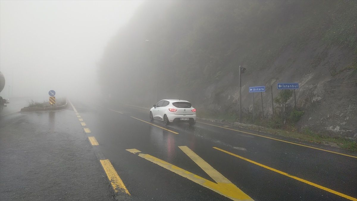 Bolu Dağı'nda Sağanak ve Sis Ulaşımı Olumsuz Etkiledi