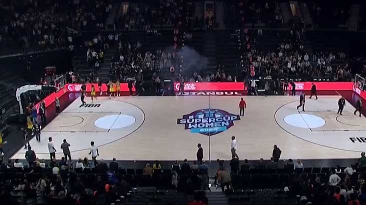 Fenerbahçe Opet-Beşiktaş maçı yaşanan olaylar nedeniyle ertelendi