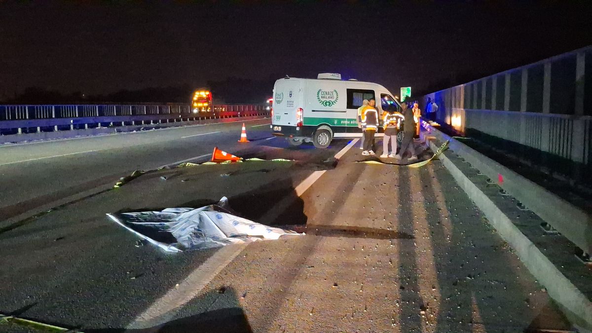 Bursa'da Otoyolda Yürüyen Adam Trafik Kazasında Hayatını Kaybetti