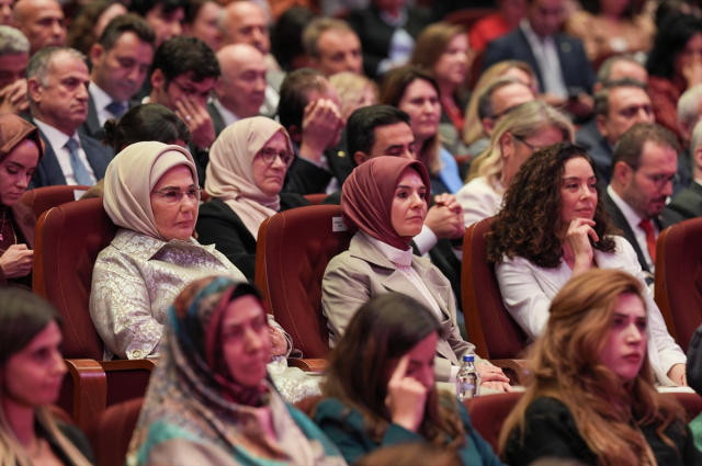 دعوة إيمين أردوغان للنساء الحوامل للولادة الطبيعية