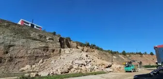 Karadeniz Ereğli'de Toprak Kayması Sonrası Hafriyat Çalışmaları Devam Ediyor