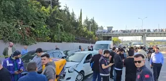 Avcılar'da Pikap Kazası: 3 Yaralı, Sürücü Kaçtı