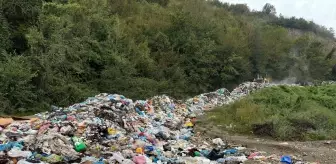 Bartın'da Vahşi Depolama Alanı Doldu, Çöpler Yola Döküldü