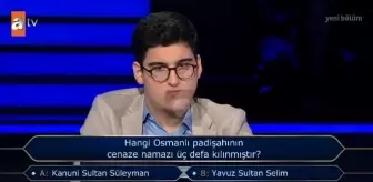 Hangi Osmanlı padişahının cenaze namazı üç defa kılınmıştır?