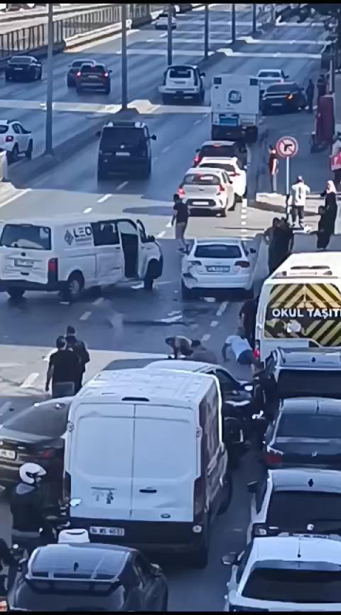 Terrifying image in Istanbul! Tried to crash into numerous vehicles and flee