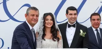 CHP Genel Başkanı Özgür Özel, Çiftin Nikah Şahitliğini Yaptı