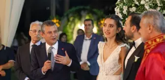 CHP Genel Başkanı Özgür Özel, Ünsal Matkap ve Yeliz Acar'ın Düğününde Nikah Şahidi Oldu