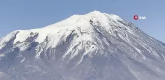 Ağrı Dağı Mevsimin İlk Karıyla Beyaza Büründü