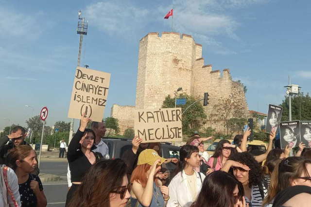 After the horror at Edirnekapı Walls, hundreds of women took to the streets