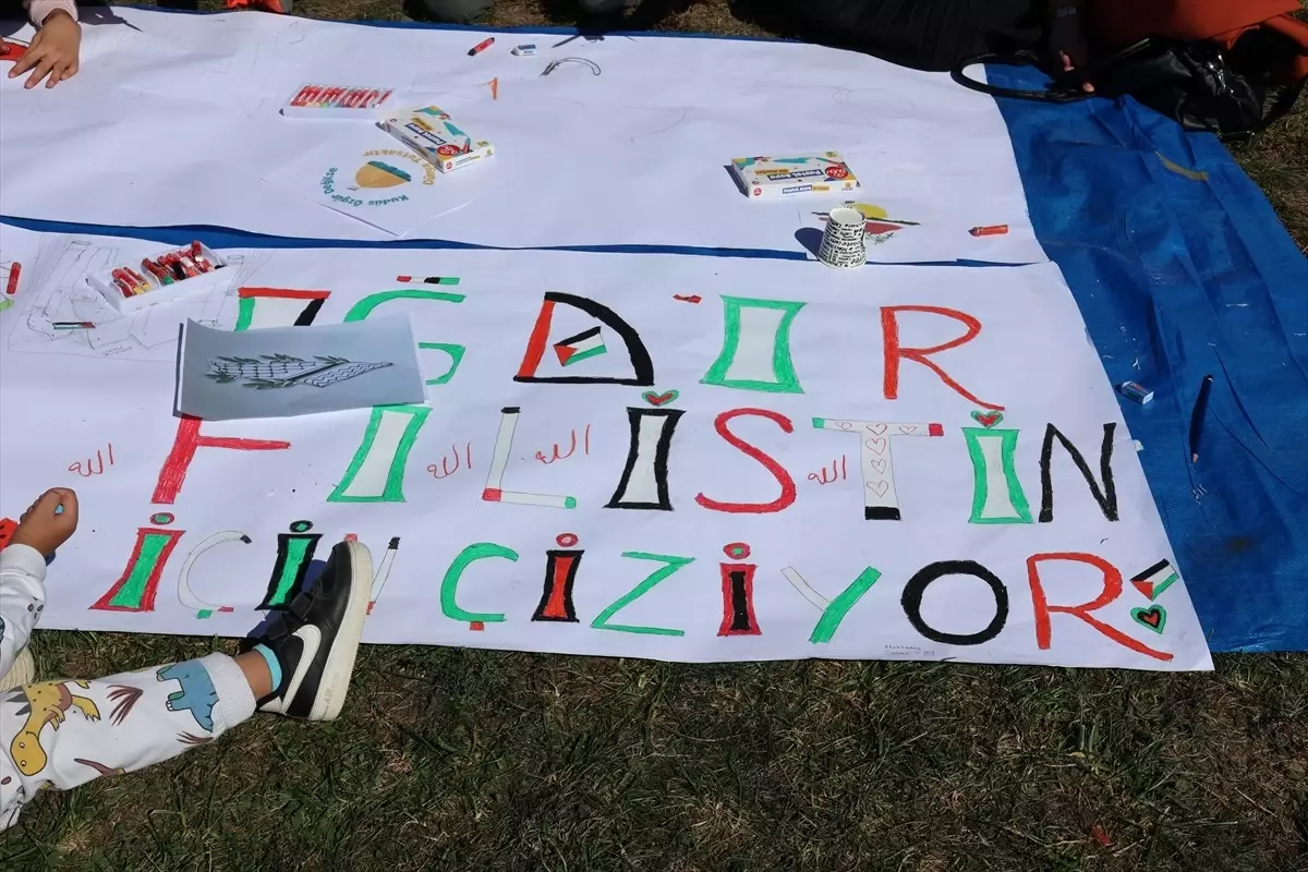 Iğdır'da 'Filistinli çocuklar için çiz' etkinliği düzenlendi