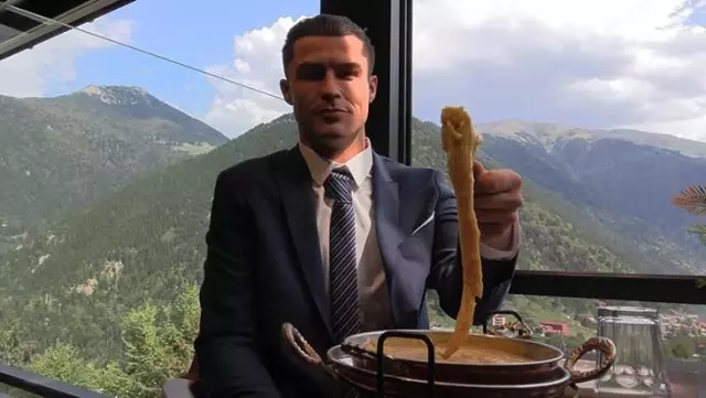 Those who see the statue of Cristiano Ronaldo eating kuymak think it's real.