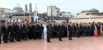 Taksim'de İstanbul'un düşman işgalinden kurtuluşunun 101. yıldönümü törenle kutlandı