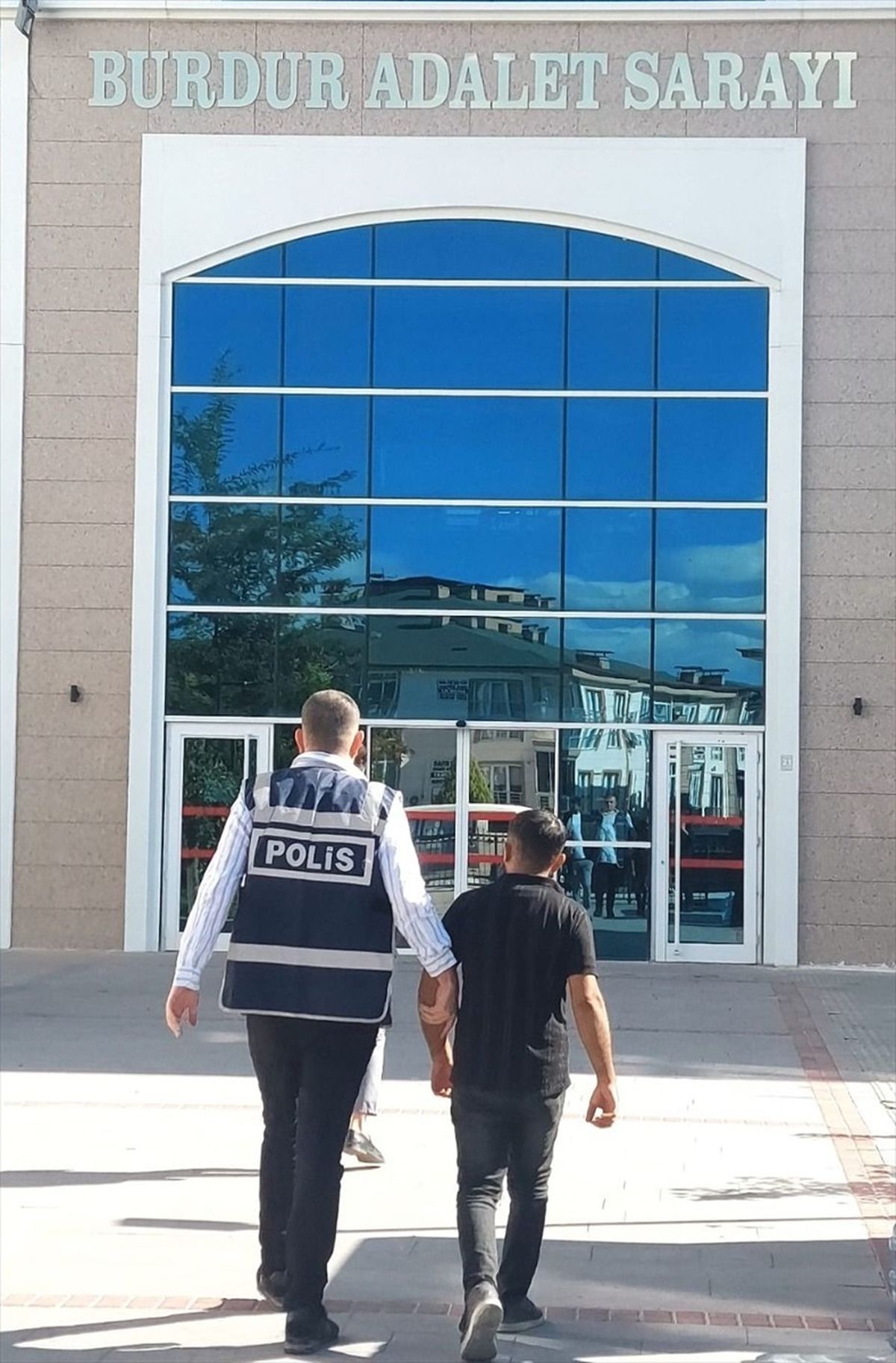 Burdur'da Sadaka Kutularından Para Çalan Zanlı Tutuklandı